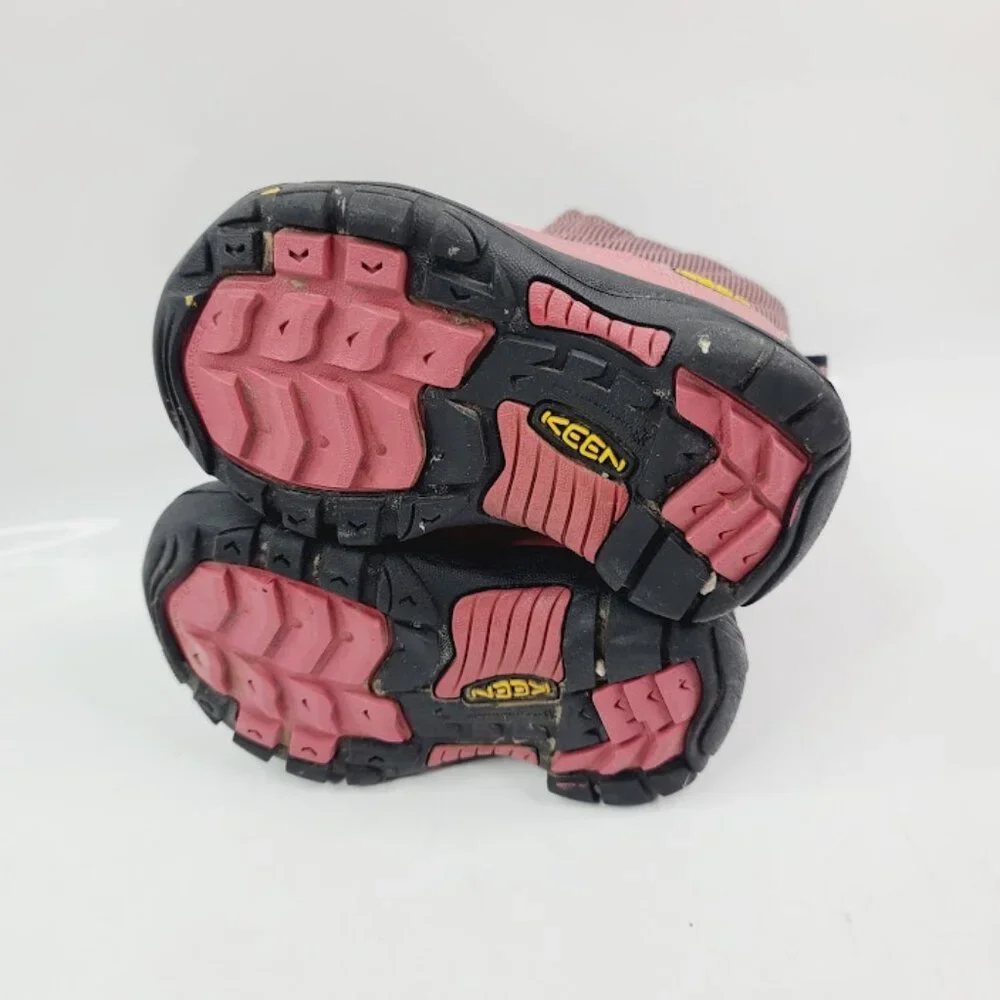 Keen girl pink